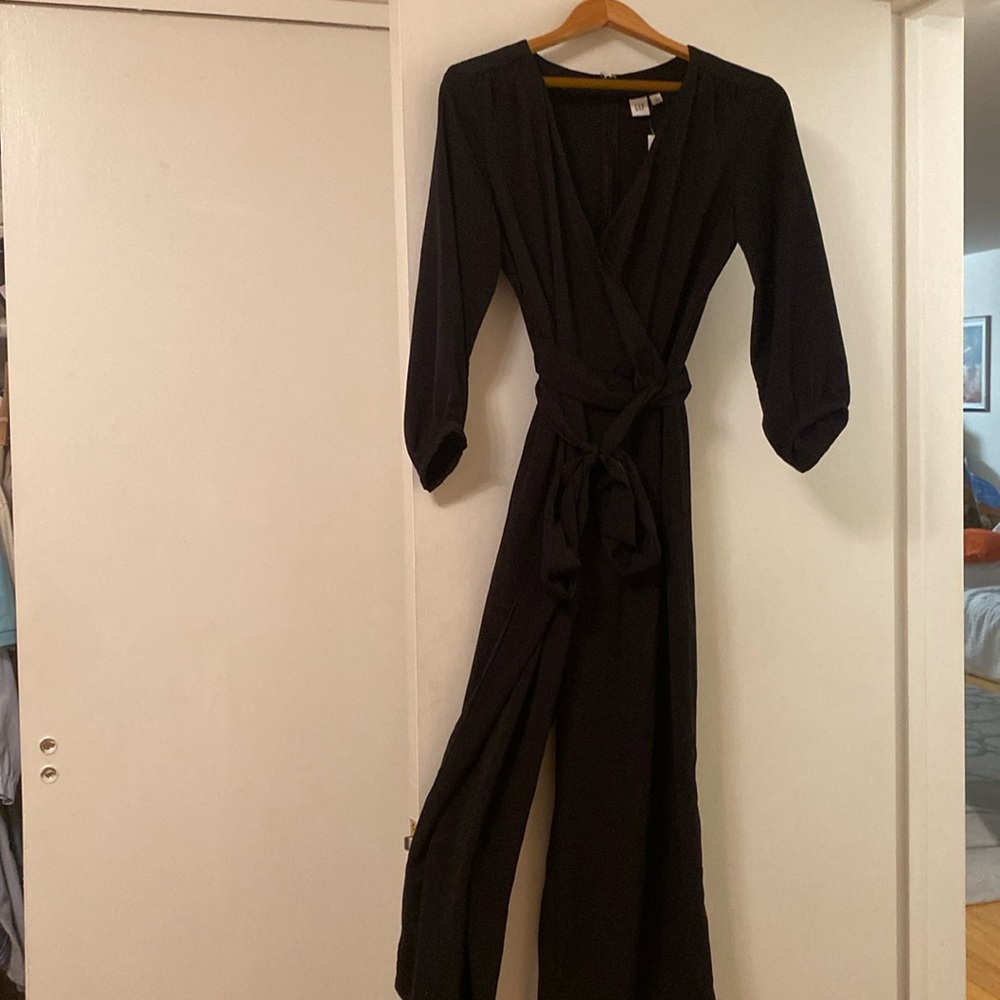 Black long sleeve jumpsuit Gap new with tags, size 6